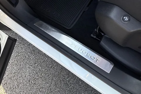 KM73YNB PEUGEOT 3008 1.2 HYBRID GT e-DSC6 Euro 6 (s/s) 5dr Thumbnail #35