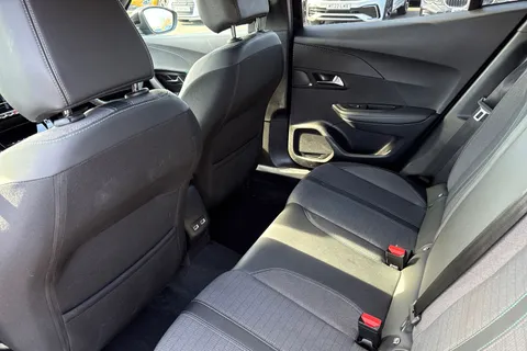 DE23FFD PEUGEOT 2008 1.2 PureTech Allure Premium + Euro 6 (s/s) 5dr Thumbnail #32