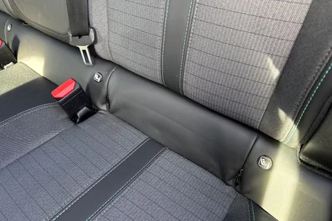 DE23FFD PEUGEOT 2008 1.2 PureTech Allure Premium + Euro 6 (s/s) 5dr Thumbnail #33