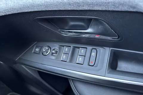 KP74JWC PEUGEOT 3008 1.2 HYBRID GT e-DSC6 Euro 6 (s/s) 5dr Thumbnail #39