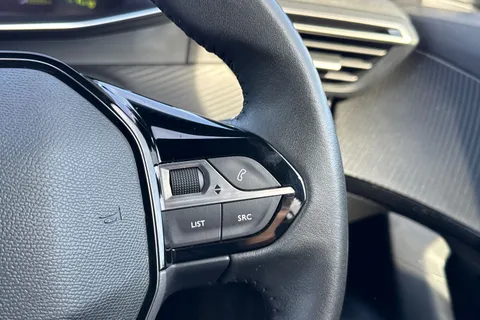 DE23FFD PEUGEOT 2008 1.2 PureTech Allure Premium + Euro 6 (s/s) 5dr Thumbnail #39