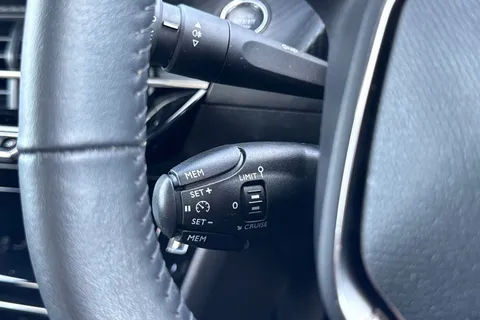 DE23FFD PEUGEOT 2008 1.2 PureTech Allure Premium + Euro 6 (s/s) 5dr Thumbnail #40