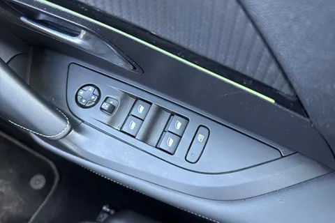 VO72OUK PEUGEOT e-2008 50kWh GT Premium Auto 5dr (7kW Charger) Thumbnail #42