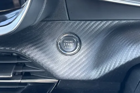 DE23FFD PEUGEOT 2008 1.2 PureTech Allure Premium + Euro 6 (s/s) 5dr Thumbnail #43