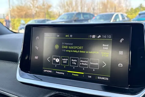 DE23FFD PEUGEOT 2008 1.2 PureTech Allure Premium + Euro 6 (s/s) 5dr Thumbnail #44