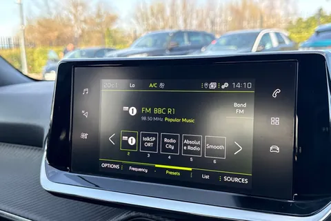 DE23FFD PEUGEOT 2008 1.2 PureTech Allure Premium + Euro 6 (s/s) 5dr Thumbnail #45