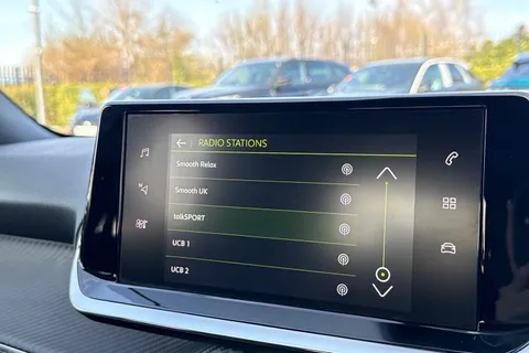 DE23FFD PEUGEOT 2008 1.2 PureTech Allure Premium + Euro 6 (s/s) 5dr Thumbnail #46