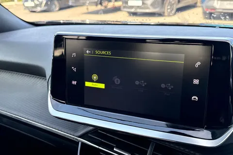 DE23FFD PEUGEOT 2008 1.2 PureTech Allure Premium + Euro 6 (s/s) 5dr Thumbnail #47