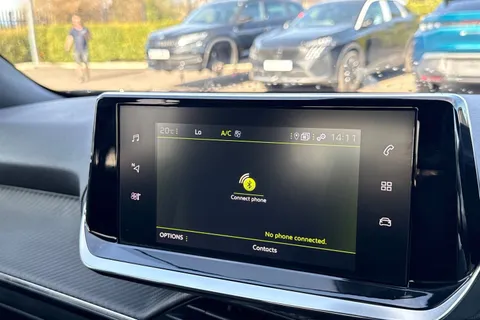 DE23FFD PEUGEOT 2008 1.2 PureTech Allure Premium + Euro 6 (s/s) 5dr Thumbnail #48