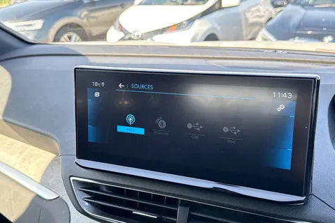 KM73YNB PEUGEOT 3008 1.2 HYBRID GT e-DSC6 Euro 6 (s/s) 5dr Thumbnail #50