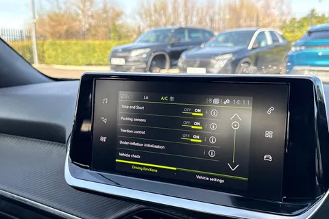 DE23FFD PEUGEOT 2008 1.2 PureTech Allure Premium + Euro 6 (s/s) 5dr Thumbnail #51