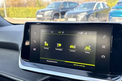 DE23FFD PEUGEOT 2008 1.2 PureTech Allure Premium + Euro 6 (s/s) 5dr Thumbnail #52