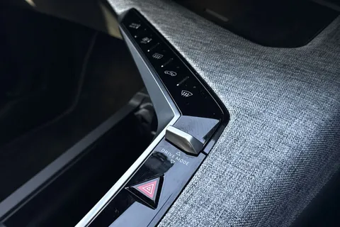 KP74JWC PEUGEOT 3008 1.2 HYBRID GT e-DSC6 Euro 6 (s/s) 5dr Thumbnail #52