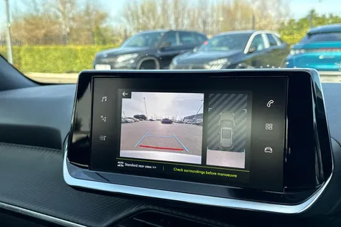 DE23FFD PEUGEOT 2008 1.2 PureTech Allure Premium + Euro 6 (s/s) 5dr Thumbnail #54