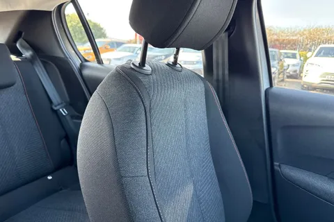 DG75MUP PEUGEOT 208 1.2 PureTech Style Euro 6 (s/s) 5dr Thumbnail #54