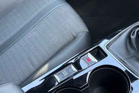 DE23FFD PEUGEOT 2008 1.2 PureTech Allure Premium + Euro 6 (s/s) 5dr Thumbnail #58