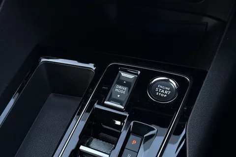 KM73YNB PEUGEOT 3008 1.2 HYBRID GT e-DSC6 Euro 6 (s/s) 5dr Thumbnail #60