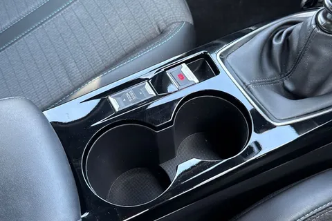 DE23FFD PEUGEOT 2008 1.2 PureTech Allure Premium + Euro 6 (s/s) 5dr Thumbnail #59