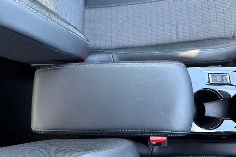 DE23FFD PEUGEOT 2008 1.2 PureTech Allure Premium + Euro 6 (s/s) 5dr Thumbnail #60