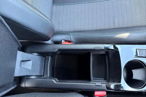 DE23FFD PEUGEOT 2008 1.2 PureTech Allure Premium + Euro 6 (s/s) 5dr Thumbnail #61