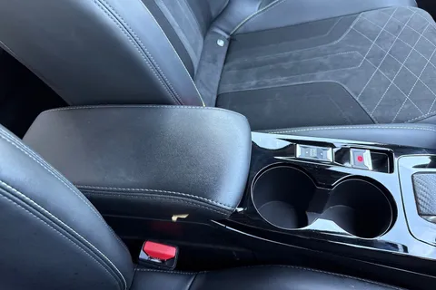 VO72OUK PEUGEOT e-2008 50kWh GT Premium Auto 5dr (7kW Charger) Thumbnail #60