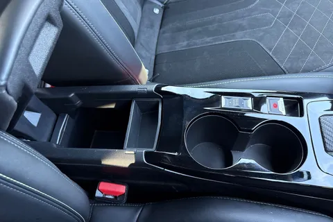 VO72OUK PEUGEOT e-2008 50kWh GT Premium Auto 5dr (7kW Charger) Thumbnail #61