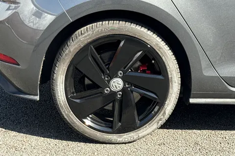 10 of 52 for Volkswagen Golf 2.0 TSI GTI Performance DSG Euro 6 (s/s) 5dr