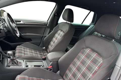 15 of 52 for Volkswagen Golf 2.0 TSI GTI Performance DSG Euro 6 (s/s) 5dr