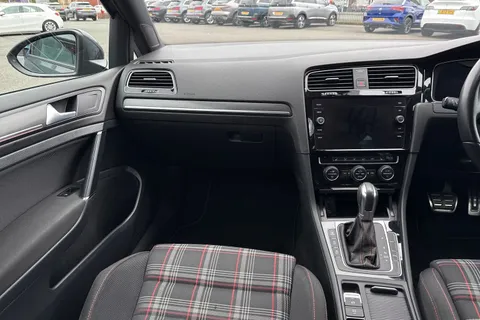 19 of 52 for Volkswagen Golf 2.0 TSI GTI Performance DSG Euro 6 (s/s) 5dr