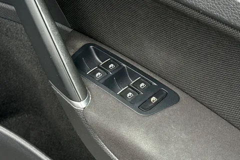 20 of 52 for Volkswagen Golf 2.0 TSI GTI Performance DSG Euro 6 (s/s) 5dr