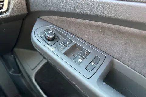  Volkswagen Golf 2.0 TSI GTI Hatchback 5dr Petrol DSG Euro 6 (s/s) (265 ps) Thumbnail #21