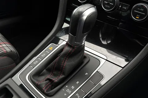 22 of 52 for Volkswagen Golf 2.0 TSI GTI Performance DSG Euro 6 (s/s) 5dr