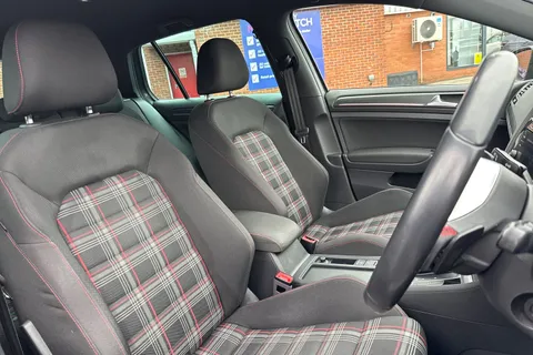 23 of 52 for Volkswagen Golf 2.0 TSI GTI Performance DSG Euro 6 (s/s) 5dr