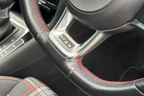 28 of 52 for Volkswagen Golf 2.0 TSI GTI Performance DSG Euro 6 (s/s) 5dr