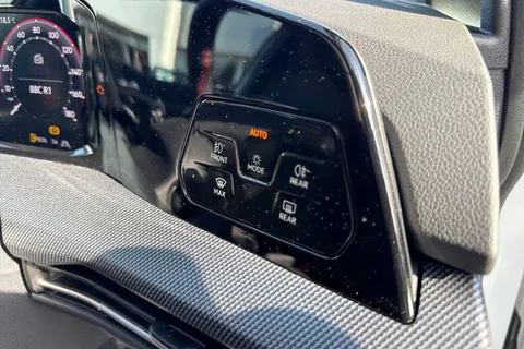  Volkswagen Golf 2.0 TSI GTI DSG Euro 6 (s/s) 5dr Thumbnail #37