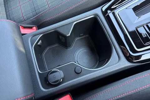  Volkswagen Golf 2.0 TSI GTI DSG Euro 6 (s/s) 5dr Thumbnail #40