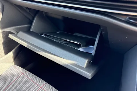  Volkswagen Golf 2.0 TSI GTI Hatchback 5dr Petrol DSG Euro 6 (s/s) (265 ps) Thumbnail #42