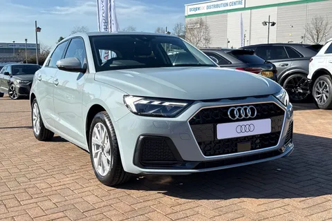  Audi A1 1.0 TFSI 25 Sport Sportback S Tronic Euro 6 (s/s) 5dr Thumbnail #8