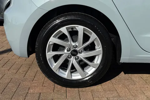  Audi A1 1.0 TFSI 25 Sport Sportback S Tronic Euro 6 (s/s) 5dr Thumbnail #9