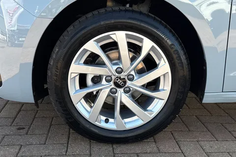  Audi A1 1.0 TFSI 25 Sport Sportback S Tronic Euro 6 (s/s) 5dr Thumbnail #11