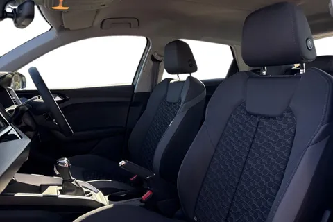  Audi A1 1.0 TFSI 25 Sport Sportback S Tronic Euro 6 (s/s) 5dr Thumbnail #15