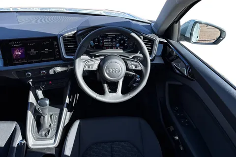  Audi A1 1.0 TFSI 25 Sport Sportback S Tronic Euro 6 (s/s) 5dr Thumbnail #17
