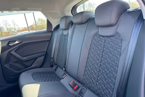  Audi A1 1.0 TFSI 25 Sport Sportback S Tronic Euro 6 (s/s) 5dr Thumbnail #18