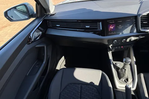  Audi A1 1.0 TFSI 25 Sport Sportback S Tronic Euro 6 (s/s) 5dr Thumbnail #19