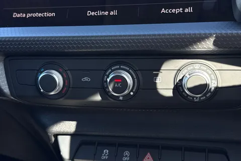  Audi A1 1.0 TFSI 25 Sport Sportback S Tronic Euro 6 (s/s) 5dr Thumbnail #21