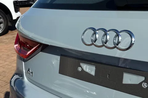  Audi A1 1.0 TFSI 25 Sport Sportback S Tronic Euro 6 (s/s) 5dr Thumbnail #37