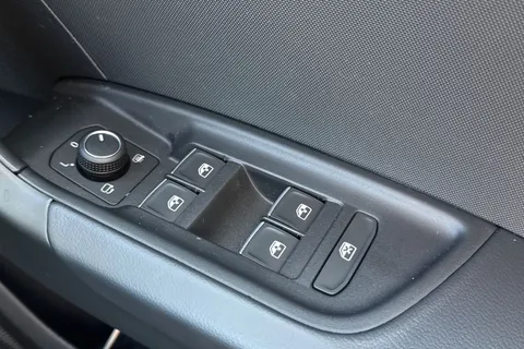  Audi A1 1.0 TFSI 25 Sport Sportback S Tronic Euro 6 (s/s) 5dr Thumbnail #43