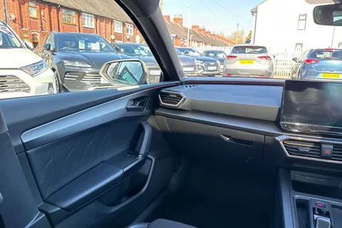 KM74AKX CUPRA Leon 1.4 eHybrid 12.8kWh VZ2 Design Edition DSG Euro 6 (s/s) 5dr Thumbnail #16