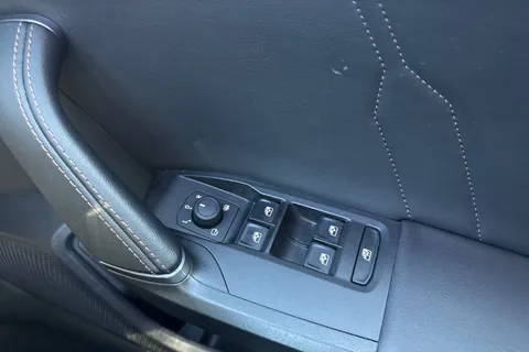 KM74AKX CUPRA Leon 1.4 eHybrid 12.8kWh VZ2 Design Edition DSG Euro 6 (s/s) 5dr Thumbnail #19