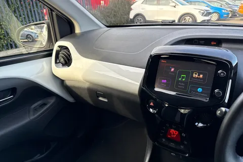 DF17RDX Toyota Aygo 1.0 VVT-i x-press Euro 6 5dr Thumbnail #11